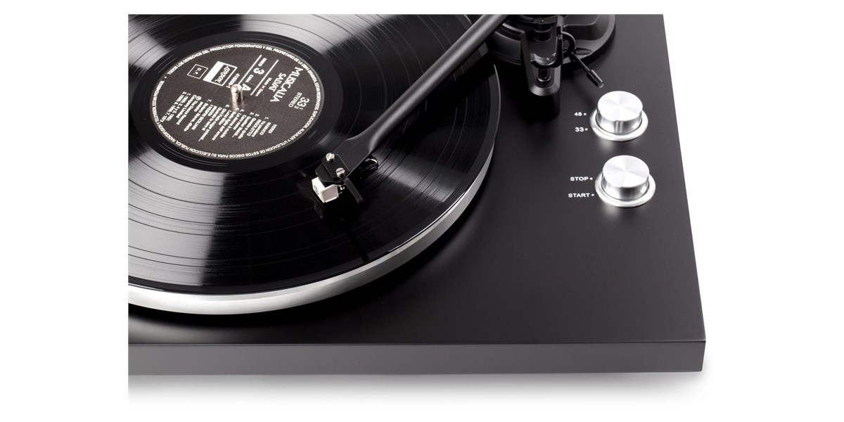 Cette superbe platine vinyle Audio-Technica est en réduction et c'est sur   que ça se passe