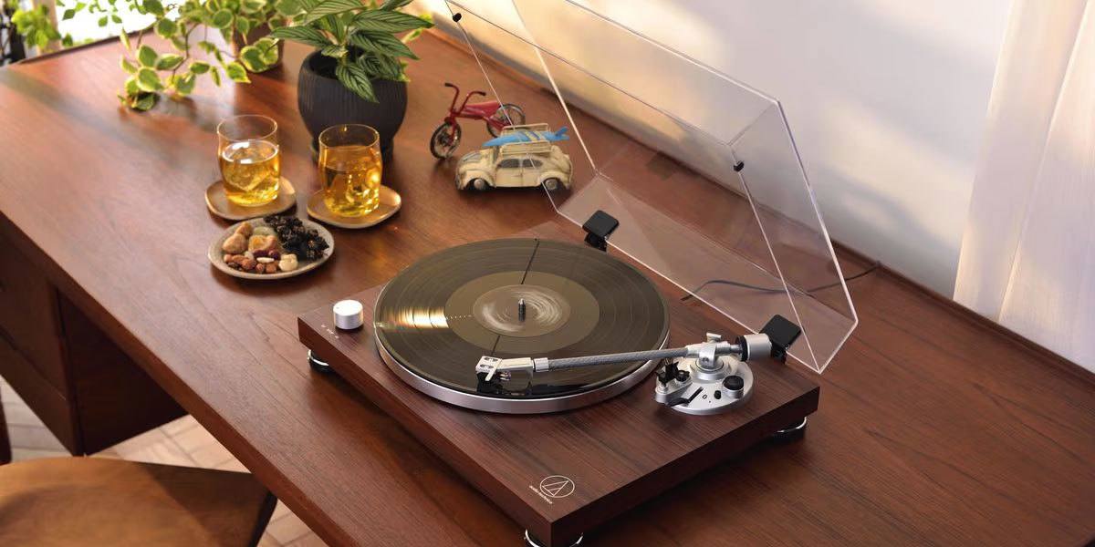 Audio-Technica AT-LPW50BTRW  Platines vinyle Hi-Fi sur EasyLounge